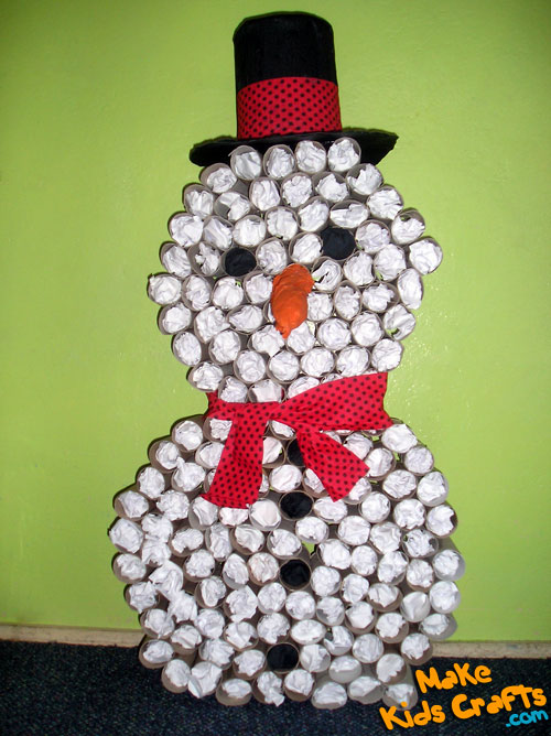 Snowman from toilet paper rolls